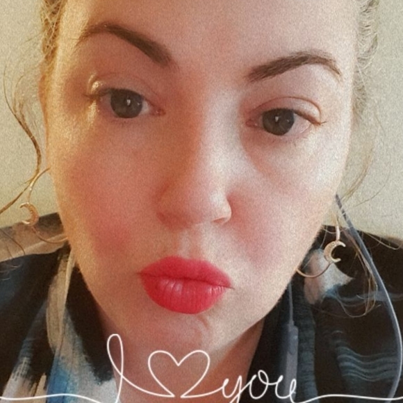 Meet your Posher, Erin - Picture 3 of 3